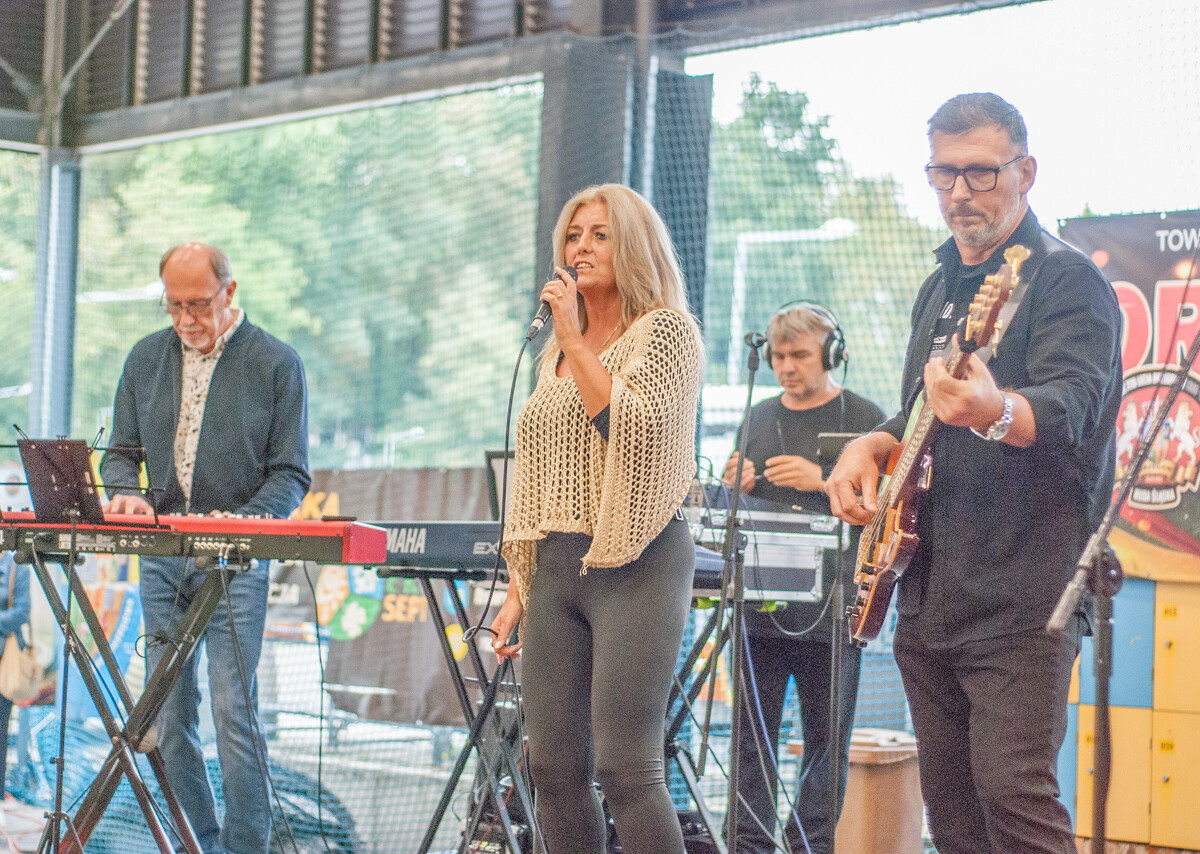 Tydzień temu była impreza przy kościele pw. Świętego Michała Archanioła, teraz przyszła pora na imprezę plenerową na orzegowskiej Burloch Arenie.