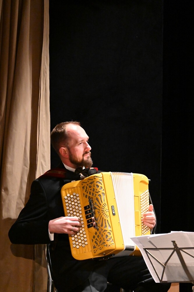 Zespół Akordeonistów im. Edwarda Huloka obchodzi w tym roku jubileusz 75-lecia swojego istnienia. W sobotę podczas uroczystego koncertu w Domu Kultury Bielszowice wystąpili zarówno obecni, jak i byli członkowie zespołu, prezentując swój talent i umiejętności.

fot. UM Ruda Śląska