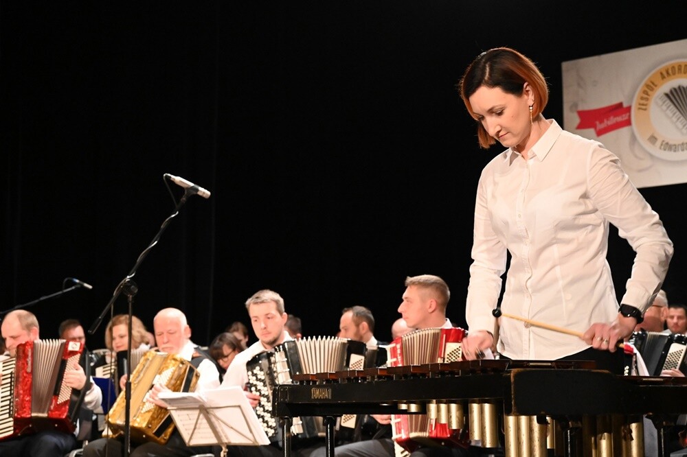 Zespół Akordeonistów im. Edwarda Huloka obchodzi w tym roku jubileusz 75-lecia swojego istnienia. W sobotę podczas uroczystego koncertu w Domu Kultury Bielszowice wystąpili zarówno obecni, jak i byli członkowie zespołu, prezentując swój talent i umiejętności.

fot. UM Ruda Śląska
