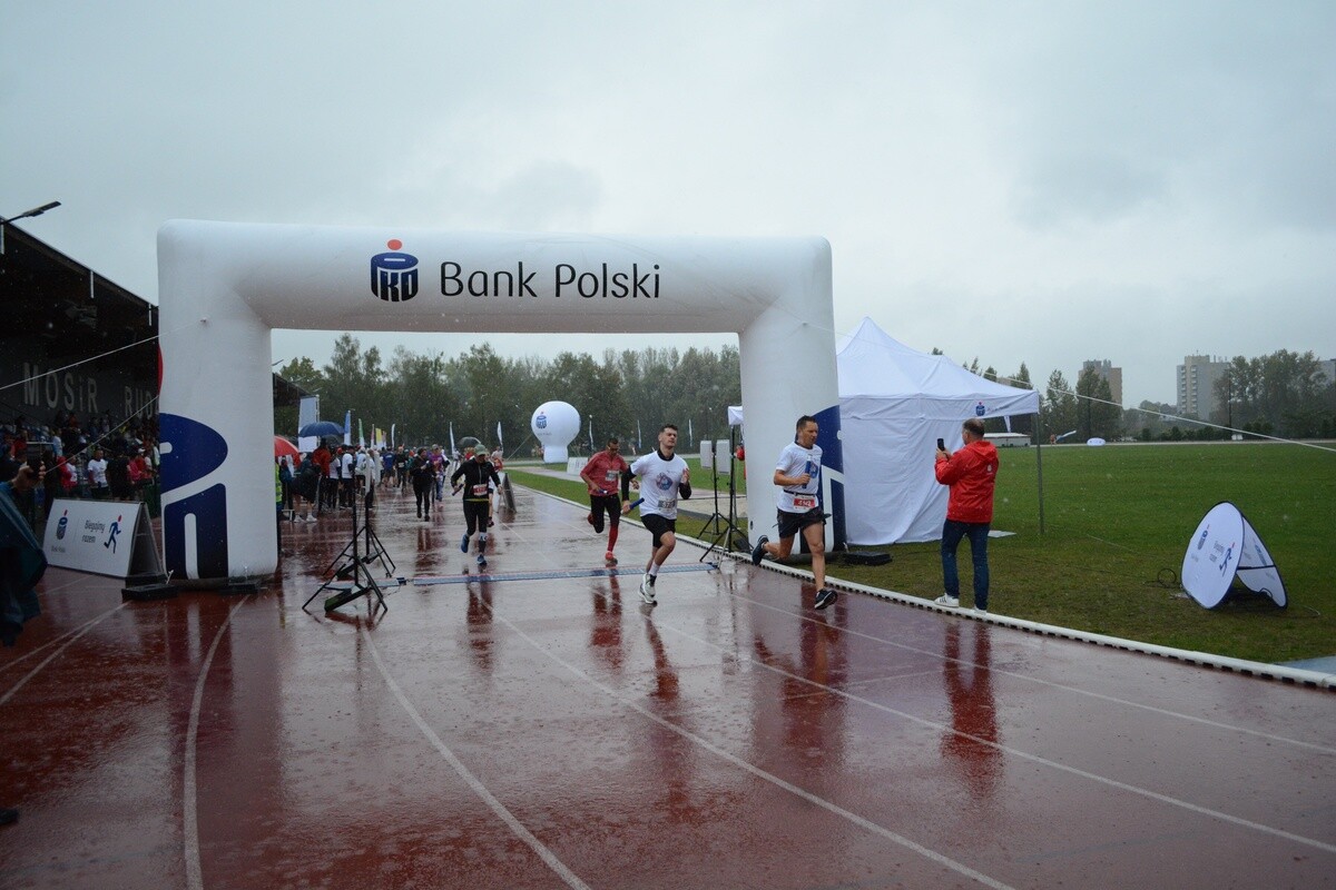 8. PKO Bieg Charytatywny odbył się z wielkim entuzjazmem i zaangażowaniem zarówno dorosłych, jak i młodszych biegaczy / fot. Krzysztof Faber
