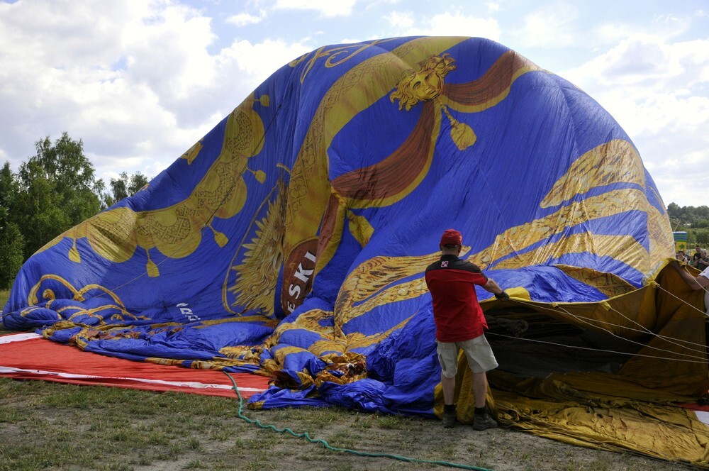 Balony, drony, latawce, szybowce i inne sprzęty związane z lotnictwem - wszystko to zagościło na terenach przy ulicy Górnośląskiej na Bykowinie, gdzie odbył się kolejny Aeropiknik.