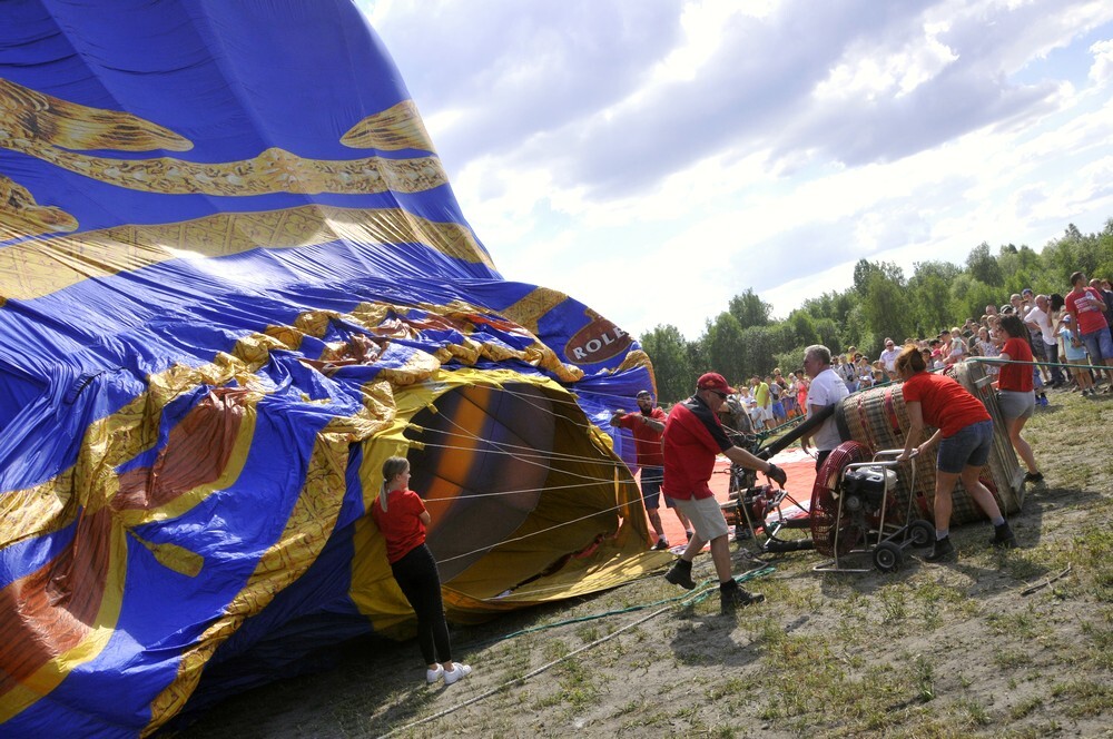 Balony, drony, latawce, szybowce i inne sprzęty związane z lotnictwem - wszystko to zagościło na terenach przy ulicy Górnośląskiej na Bykowinie, gdzie odbył się kolejny Aeropiknik.