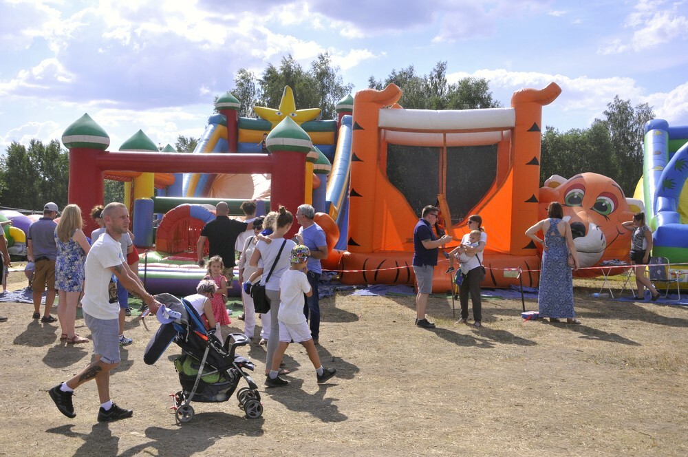 Balony, drony, latawce, szybowce i inne sprzęty związane z lotnictwem - wszystko to zagościło na terenach przy ulicy Górnośląskiej na Bykowinie, gdzie odbył się kolejny Aeropiknik.