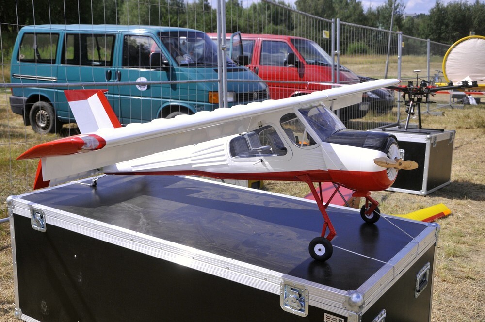 Balony, drony, latawce, szybowce i inne sprzęty związane z lotnictwem - wszystko to zagościło na terenach przy ulicy Górnośląskiej na Bykowinie, gdzie odbył się kolejny Aeropiknik.