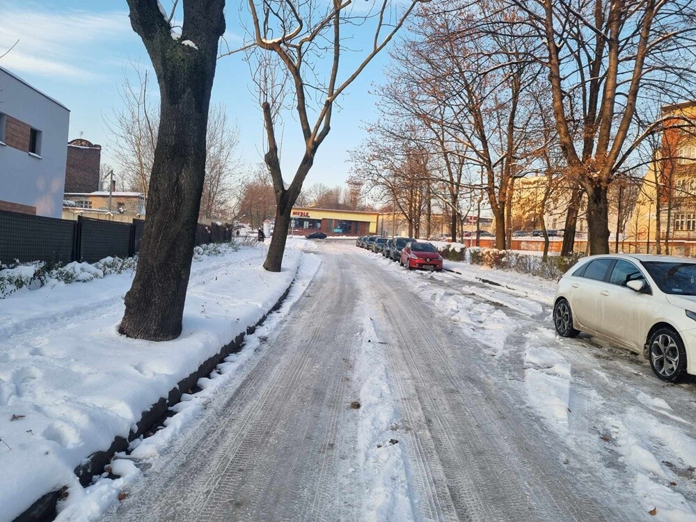 Czy zima znowu zaskoczyła drogowców? / fot. Jacek Knapik / Karolina Bauszek-Żurek