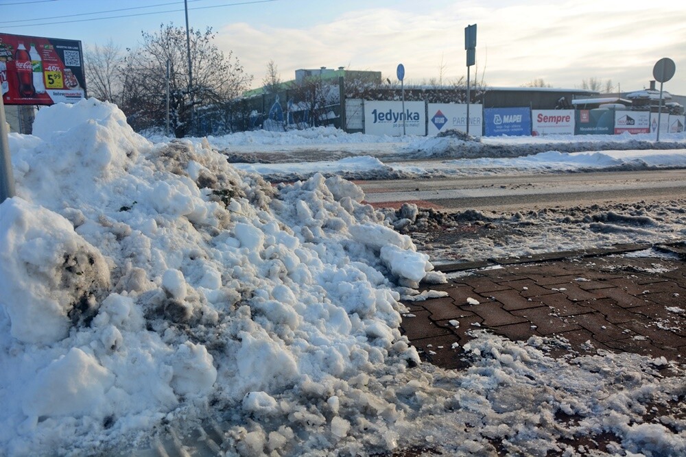 Czy zima znowu zaskoczyła drogowców? / fot. Jacek Knapik / Karolina Bauszek-Żurek
