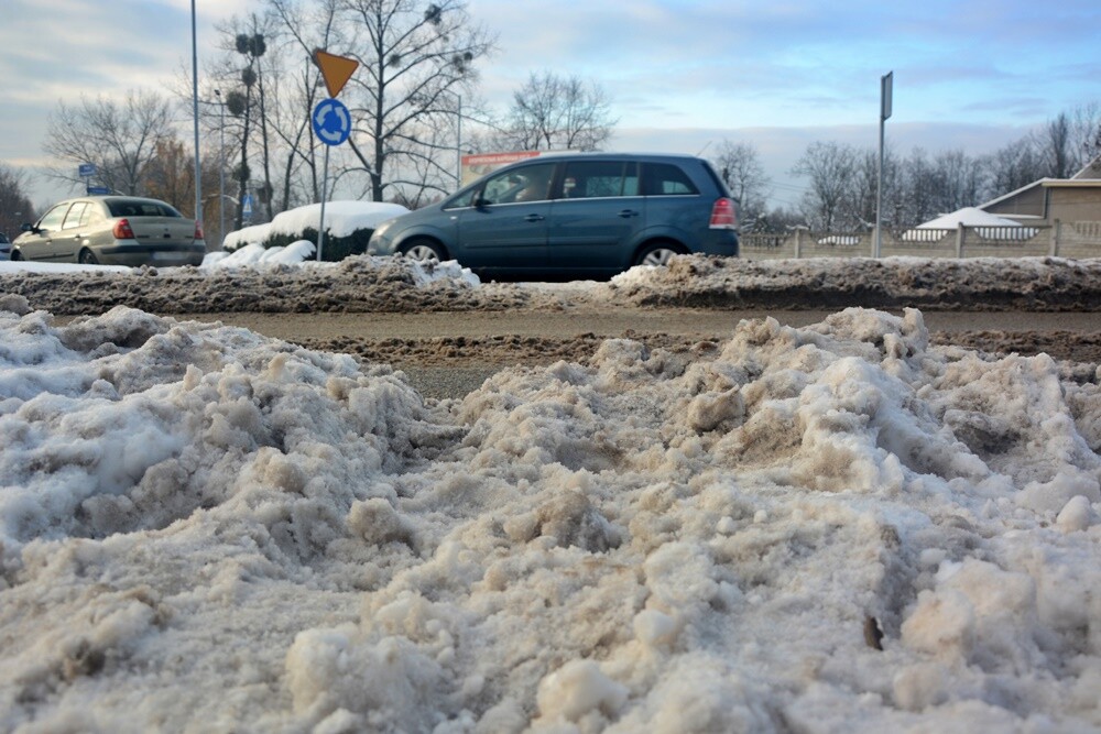 Czy zima znowu zaskoczyła drogowców? / fot. Jacek Knapik / Karolina Bauszek-Żurek