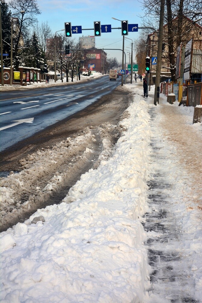Czy zima znowu zaskoczyła drogowców? / fot. Jacek Knapik / Karolina Bauszek-Żurek