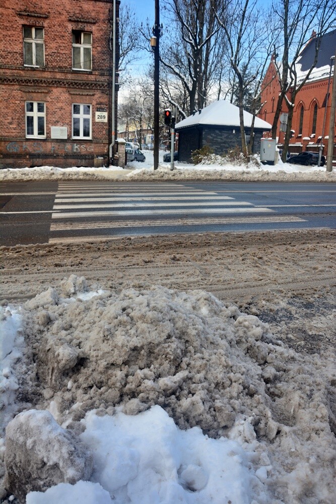 Czy zima znowu zaskoczyła drogowców? / fot. Jacek Knapik / Karolina Bauszek-Żurek