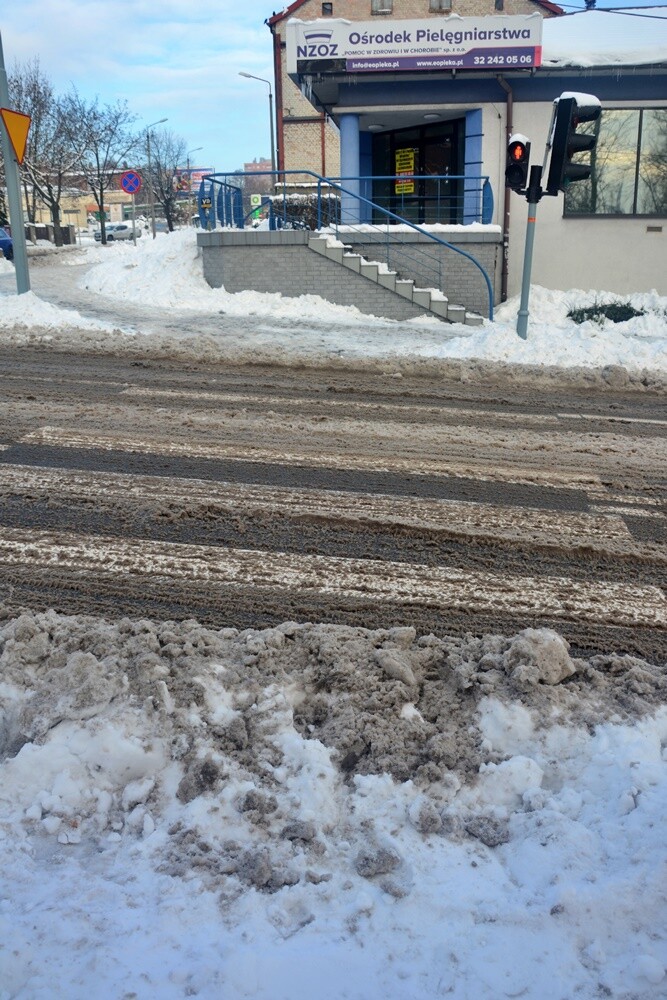 Czy zima znowu zaskoczyła drogowców? / fot. Jacek Knapik / Karolina Bauszek-Żurek