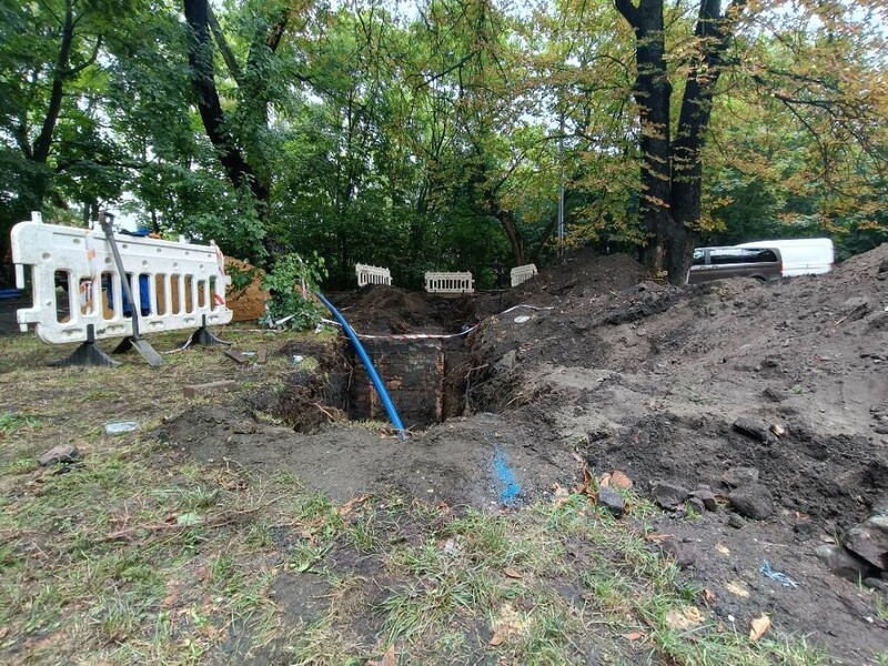 [AKTUALIZACJA] Mieszkańcy ulicy Matejki 1 bez wody od piątku? PWiK usuwa awarię