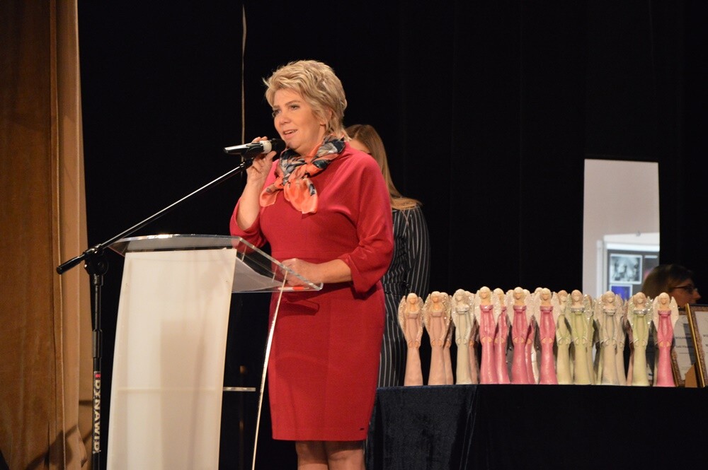 W ubiegły piątek w bielszowickim Domu Kultury odbyła się kolejna, uroczysta gala wręczenia statuetek Aniołów Wolontariatu, przyznawanych przez Stowarzyszenie na Rzecz Dzieci i Młodzieży "Przystanek". W ten niezwykły sposób już od dziewięciu lat uhonorowywane są osoby i organizacje, które w ponadprzeciętny sposób i z największym zaangażowaniem, a co warto podkreślić – bezinteresownie – pomagają innym.