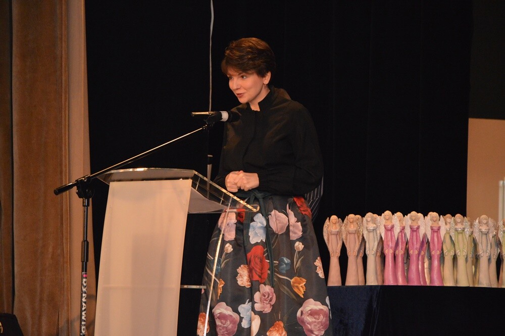 W ubiegły piątek w bielszowickim Domu Kultury odbyła się kolejna, uroczysta gala wręczenia statuetek Aniołów Wolontariatu, przyznawanych przez Stowarzyszenie na Rzecz Dzieci i Młodzieży "Przystanek". W ten niezwykły sposób już od dziewięciu lat uhonorowywane są osoby i organizacje, które w ponadprzeciętny sposób i z największym zaangażowaniem, a co warto podkreślić – bezinteresownie – pomagają innym.