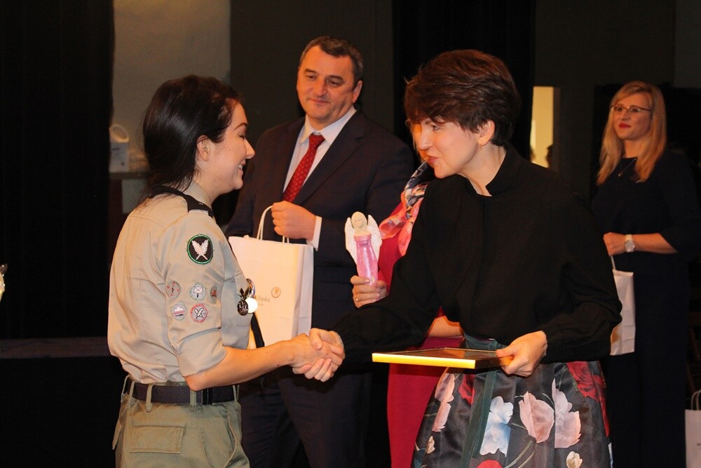 W ubiegły piątek w bielszowickim Domu Kultury odbyła się kolejna, uroczysta gala wręczenia statuetek Aniołów Wolontariatu, przyznawanych przez Stowarzyszenie na Rzecz Dzieci i Młodzieży "Przystanek". W ten niezwykły sposób już od dziewięciu lat uhonorowywane są osoby i organizacje, które w ponadprzeciętny sposób i z największym zaangażowaniem, a co warto podkreślić – bezinteresownie – pomagają innym.