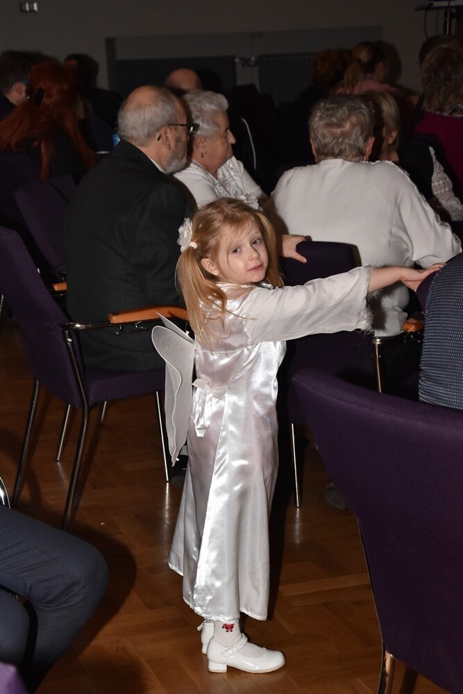 W ubiegły piątek w bielszowickim Domu Kultury odbyła się kolejna, uroczysta gala wręczenia statuetek Aniołów Wolontariatu, przyznawanych przez Stowarzyszenie na Rzecz Dzieci i Młodzieży "Przystanek". W ten niezwykły sposób już od dziewięciu lat uhonorowywane są osoby i organizacje, które w ponadprzeciętny sposób i z największym zaangażowaniem, a co warto podkreślić – bezinteresownie – pomagają innym.