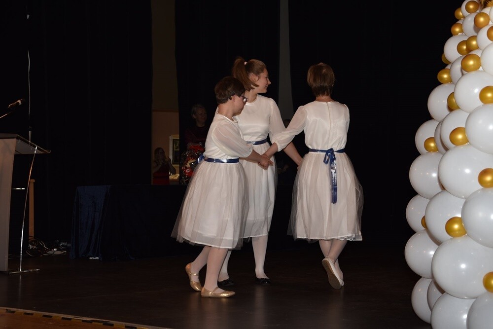 W ubiegły piątek w bielszowickim Domu Kultury odbyła się kolejna, uroczysta gala wręczenia statuetek Aniołów Wolontariatu, przyznawanych przez Stowarzyszenie na Rzecz Dzieci i Młodzieży "Przystanek". W ten niezwykły sposób już od dziewięciu lat uhonorowywane są osoby i organizacje, które w ponadprzeciętny sposób i z największym zaangażowaniem, a co warto podkreślić – bezinteresownie – pomagają innym.