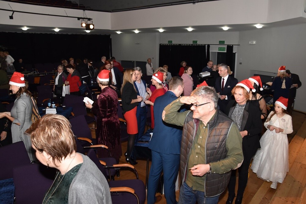 W ubiegły piątek w bielszowickim Domu Kultury odbyła się kolejna, uroczysta gala wręczenia statuetek Aniołów Wolontariatu, przyznawanych przez Stowarzyszenie na Rzecz Dzieci i Młodzieży "Przystanek". W ten niezwykły sposób już od dziewięciu lat uhonorowywane są osoby i organizacje, które w ponadprzeciętny sposób i z największym zaangażowaniem, a co warto podkreślić – bezinteresownie – pomagają innym.