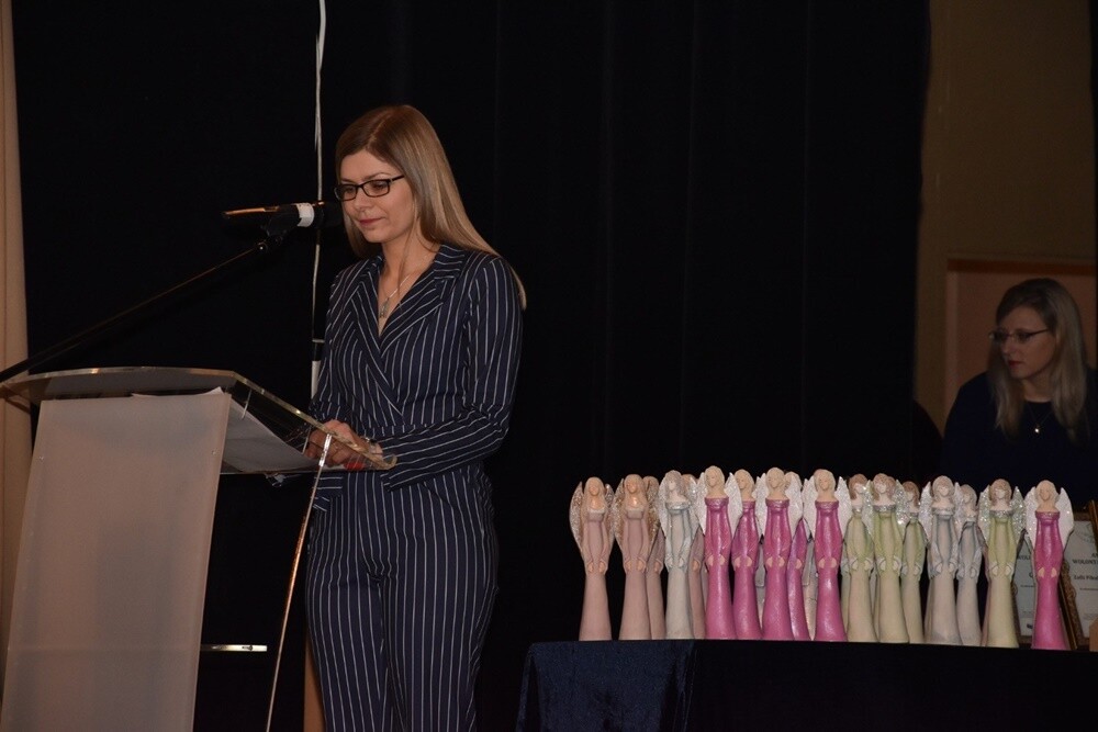 W ubiegły piątek w bielszowickim Domu Kultury odbyła się kolejna, uroczysta gala wręczenia statuetek Aniołów Wolontariatu, przyznawanych przez Stowarzyszenie na Rzecz Dzieci i Młodzieży "Przystanek". W ten niezwykły sposób już od dziewięciu lat uhonorowywane są osoby i organizacje, które w ponadprzeciętny sposób i z największym zaangażowaniem, a co warto podkreślić – bezinteresownie – pomagają innym.