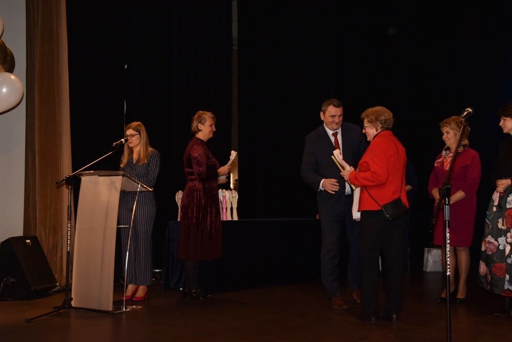 W ubiegły piątek w bielszowickim Domu Kultury odbyła się kolejna, uroczysta gala wręczenia statuetek Aniołów Wolontariatu, przyznawanych przez Stowarzyszenie na Rzecz Dzieci i Młodzieży "Przystanek". W ten niezwykły sposób już od dziewięciu lat uhonorowywane są osoby i organizacje, które w ponadprzeciętny sposób i z największym zaangażowaniem, a co warto podkreślić – bezinteresownie – pomagają innym.