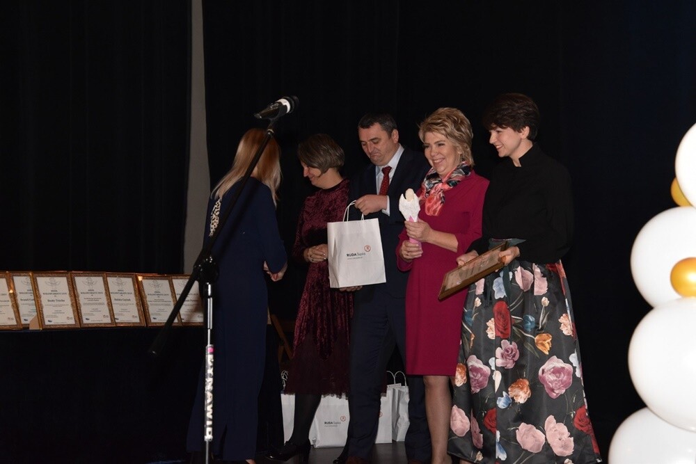 W ubiegły piątek w bielszowickim Domu Kultury odbyła się kolejna, uroczysta gala wręczenia statuetek Aniołów Wolontariatu, przyznawanych przez Stowarzyszenie na Rzecz Dzieci i Młodzieży "Przystanek". W ten niezwykły sposób już od dziewięciu lat uhonorowywane są osoby i organizacje, które w ponadprzeciętny sposób i z największym zaangażowaniem, a co warto podkreślić – bezinteresownie – pomagają innym.