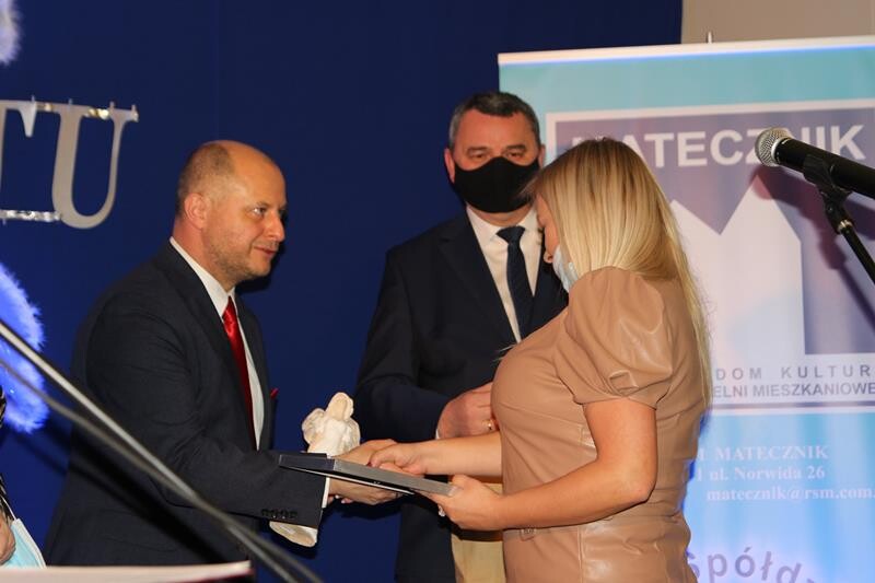 W piątkowy wieczór 39. osób, firm i organizacji, otrzymało nagrody i wyróżnienia za szczególną działalność na rzecz mieszkańców Rudy Śląskiej.