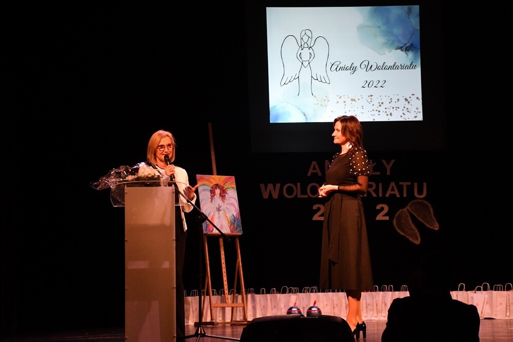 W tym roku te niezwykłe wyróżnienia powędrowały w sumie do 40 osób, firm i organizacji, które szczególnie aktywnie działały na rzecz mieszkańców Rudy Śląskiej. Przyznano także 34 wyróżnienia. 

fot. Jacek Knapik