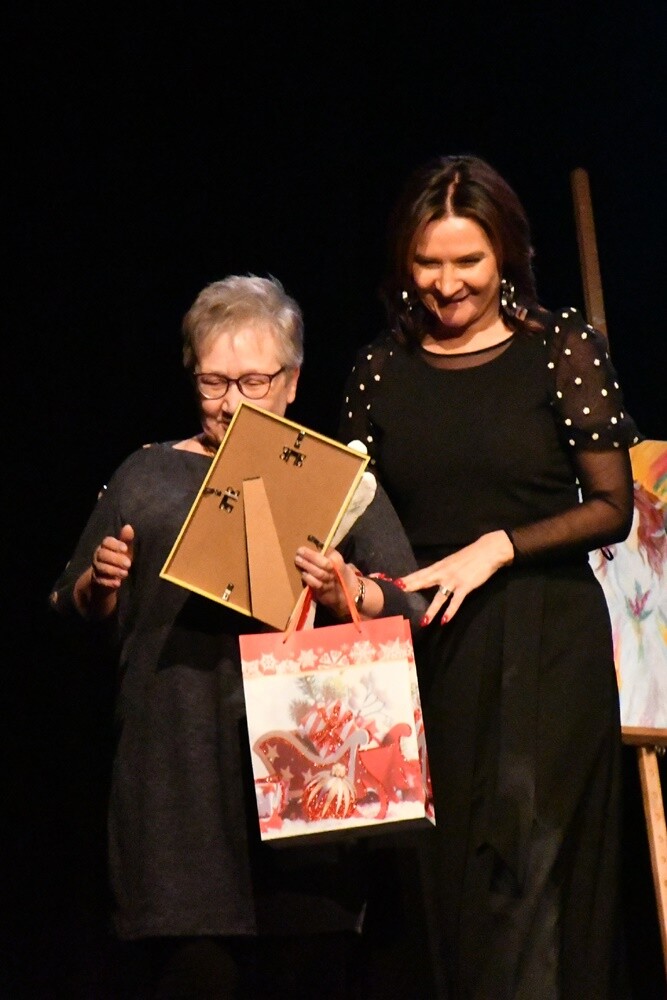 W tym roku te niezwykłe wyróżnienia powędrowały w sumie do 40 osób, firm i organizacji, które szczególnie aktywnie działały na rzecz mieszkańców Rudy Śląskiej. Przyznano także 34 wyróżnienia. 

fot. Jacek Knapik