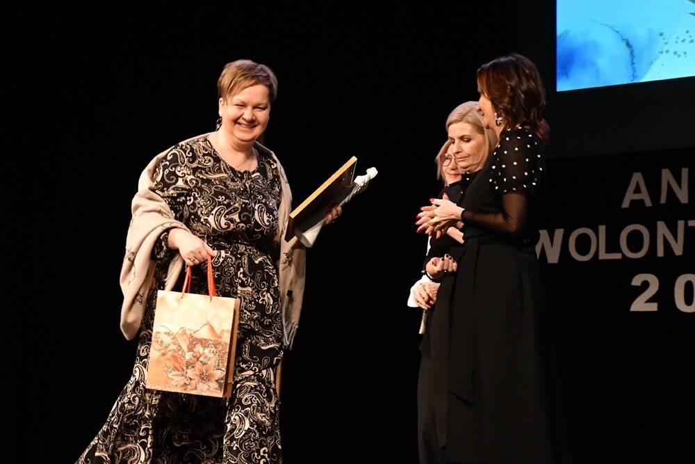 W tym roku te niezwykłe wyróżnienia powędrowały w sumie do 40 osób, firm i organizacji, które szczególnie aktywnie działały na rzecz mieszkańców Rudy Śląskiej. Przyznano także 34 wyróżnienia. 

fot. Jacek Knapik