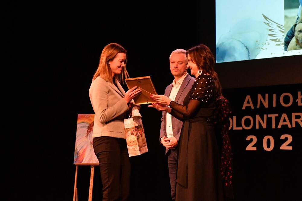 W tym roku te niezwykłe wyróżnienia powędrowały w sumie do 40 osób, firm i organizacji, które szczególnie aktywnie działały na rzecz mieszkańców Rudy Śląskiej. Przyznano także 34 wyróżnienia. 

fot. Jacek Knapik