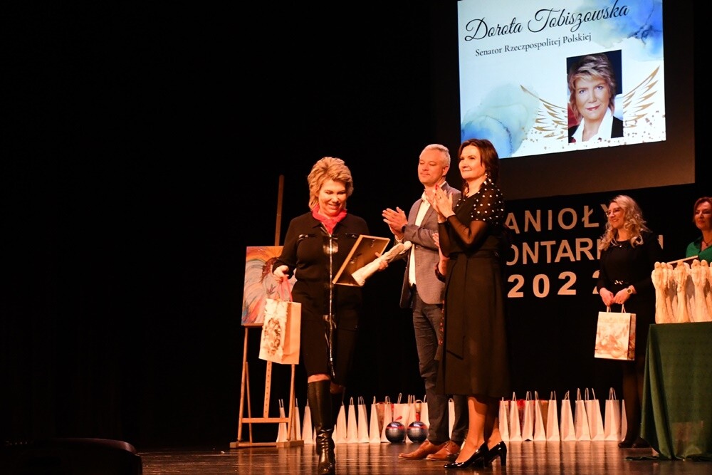 W tym roku te niezwykłe wyróżnienia powędrowały w sumie do 40 osób, firm i organizacji, które szczególnie aktywnie działały na rzecz mieszkańców Rudy Śląskiej. Przyznano także 34 wyróżnienia. 

fot. Jacek Knapik