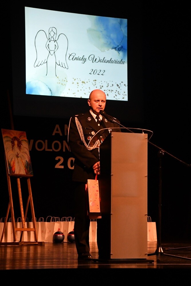 W tym roku te niezwykłe wyróżnienia powędrowały w sumie do 40 osób, firm i organizacji, które szczególnie aktywnie działały na rzecz mieszkańców Rudy Śląskiej. Przyznano także 34 wyróżnienia. 

fot. Jacek Knapik