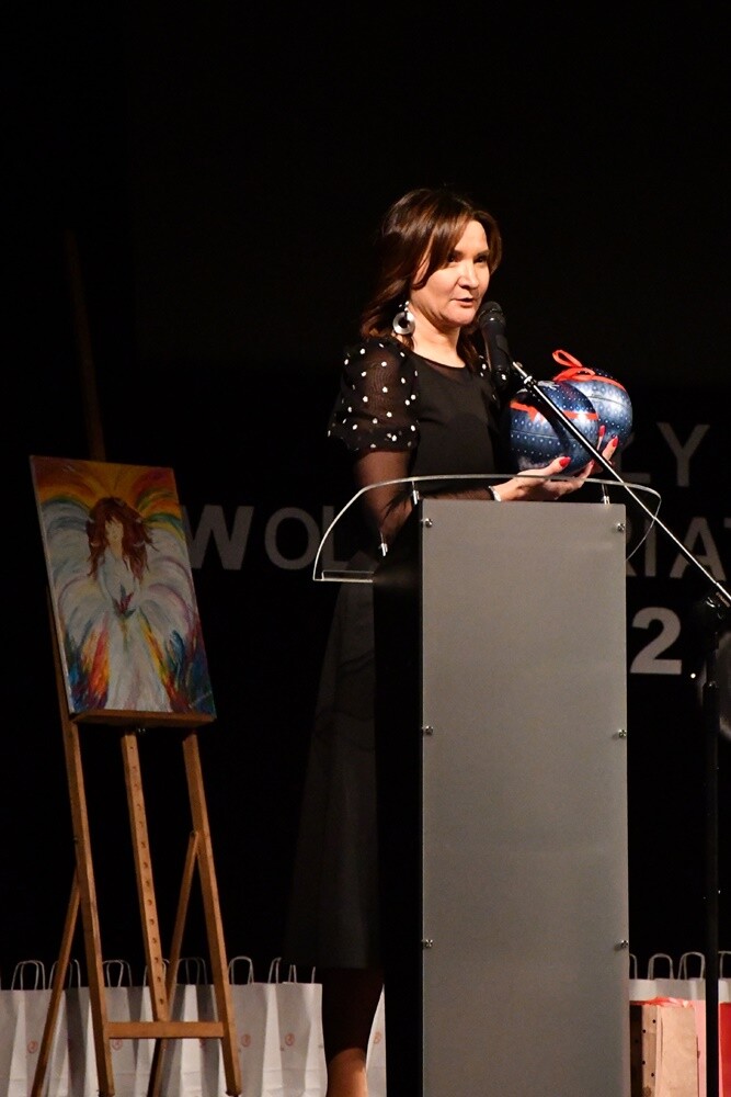 W tym roku te niezwykłe wyróżnienia powędrowały w sumie do 40 osób, firm i organizacji, które szczególnie aktywnie działały na rzecz mieszkańców Rudy Śląskiej. Przyznano także 34 wyróżnienia. 

fot. Jacek Knapik