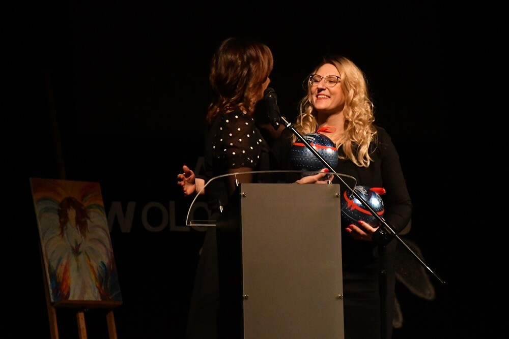 W tym roku te niezwykłe wyróżnienia powędrowały w sumie do 40 osób, firm i organizacji, które szczególnie aktywnie działały na rzecz mieszkańców Rudy Śląskiej. Przyznano także 34 wyróżnienia. 

fot. Jacek Knapik