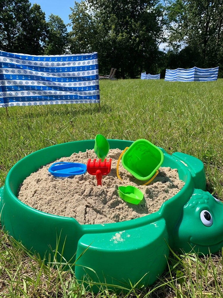 Rudzki aquapark otworzył się ponownie 11 czerwca. Aby dodatkowo podnieść komfort klientów, park wodny uruchomił nowe rekreacyjne tereny zewnętrzne oraz wiele atrakcji.

fot. Aquadrom