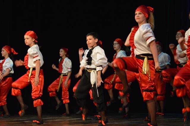 Artystyczne prezentacje na lato