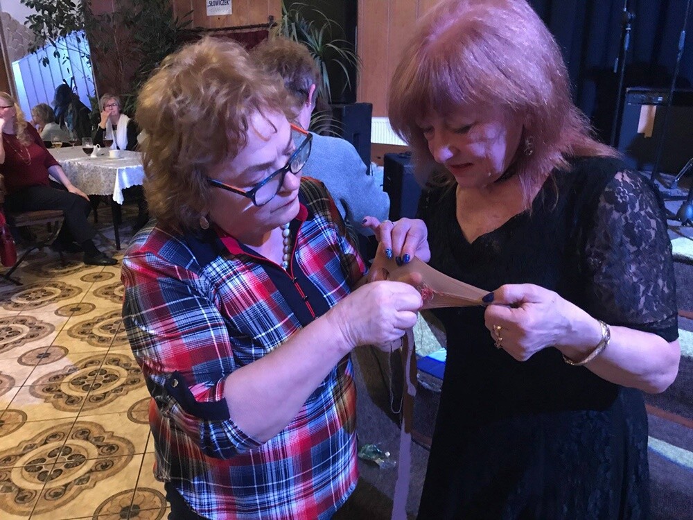 Rudzianki kolejny raz wyśmienicie bawiły się we wtorek w siedzibie chóru "Słowiczek" na "Babskich klachach" z okazji Dnia Kobiet. Było gwarno, wesoło i po śląsku!