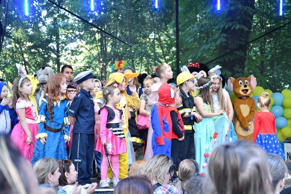 Trwają Dni Rudy Śląskiej. Pierwszego dnia, kiedy rudzianie świętowali Bajkowy Dzień Dziecka, wybrano dziecięcą prezydent, która obejmie stery władzy w mieście w najbliższy poniedziałek. To prawie sześcioletnia Liliana Czyż.