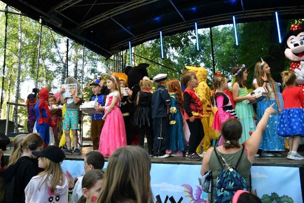 Trwają Dni Rudy Śląskiej. Pierwszego dnia, kiedy rudzianie świętowali Bajkowy Dzień Dziecka, wybrano dziecięcą prezydent, która obejmie stery władzy w mieście w najbliższy poniedziałek. To prawie sześcioletnia Liliana Czyż.