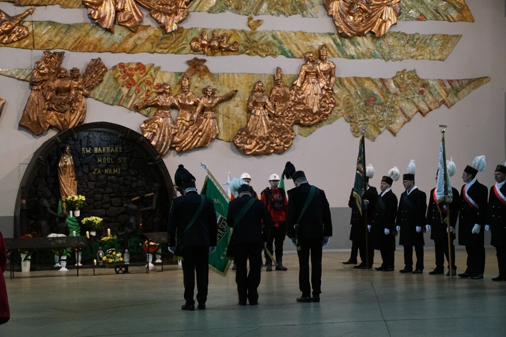 Dzisiaj z okazji Barbórki w całym mieście górnicy świętują. W kościołach odbyły się msze święte w intencji górników oraz ich rodzin. Nie zabrakło na nich kierownictwa kopalni, górników oraz przedstawicieli władz miasta.