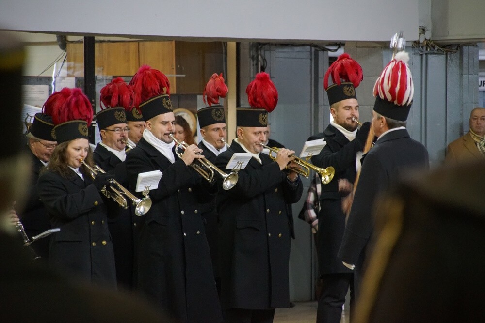 Dzisiaj z okazji Barbórki w całym mieście górnicy świętują. W kościołach odbyły się msze święte w intencji górników oraz ich rodzin. Nie zabrakło na nich kierownictwa kopalni, górników oraz przedstawicieli władz miasta.