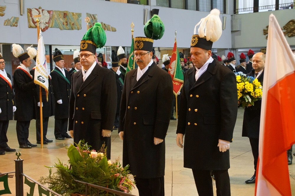 Dzisiaj z okazji Barbórki w całym mieście górnicy świętują. W kościołach odbyły się msze święte w intencji górników oraz ich rodzin. Nie zabrakło na nich kierownictwa kopalni, górników oraz przedstawicieli władz miasta.