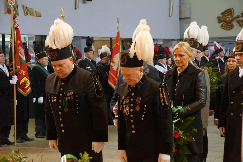 Dzisiaj z okazji Barbórki w całym mieście górnicy świętują. W kościołach odbyły się msze święte w intencji górników oraz ich rodzin. Nie zabrakło na nich kierownictwa kopalni, górników oraz przedstawicieli władz miasta.