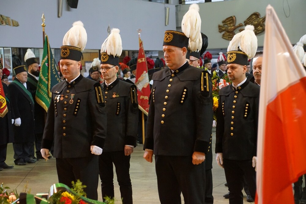 Dzisiaj z okazji Barbórki w całym mieście górnicy świętują. W kościołach odbyły się msze święte w intencji górników oraz ich rodzin. Nie zabrakło na nich kierownictwa kopalni, górników oraz przedstawicieli władz miasta.