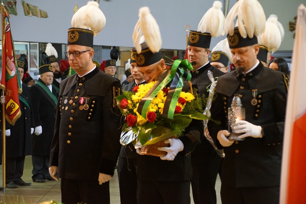 Dzisiaj z okazji Barbórki w całym mieście górnicy świętują. W kościołach odbyły się msze święte w intencji górników oraz ich rodzin. Nie zabrakło na nich kierownictwa kopalni, górników oraz przedstawicieli władz miasta.