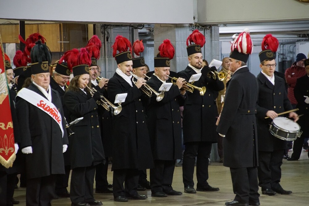 Dzisiaj z okazji Barbórki w całym mieście górnicy świętują. W kościołach odbyły się msze święte w intencji górników oraz ich rodzin. Nie zabrakło na nich kierownictwa kopalni, górników oraz przedstawicieli władz miasta.