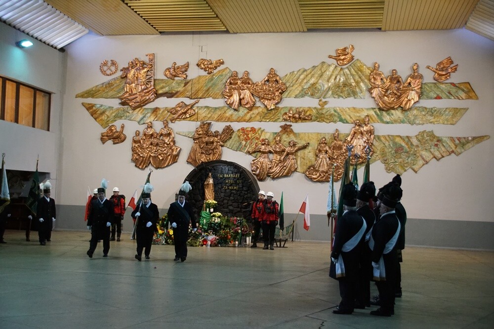 Dzisiaj z okazji Barbórki w całym mieście górnicy świętują. W kościołach odbyły się msze święte w intencji górników oraz ich rodzin. Nie zabrakło na nich kierownictwa kopalni, górników oraz przedstawicieli władz miasta.