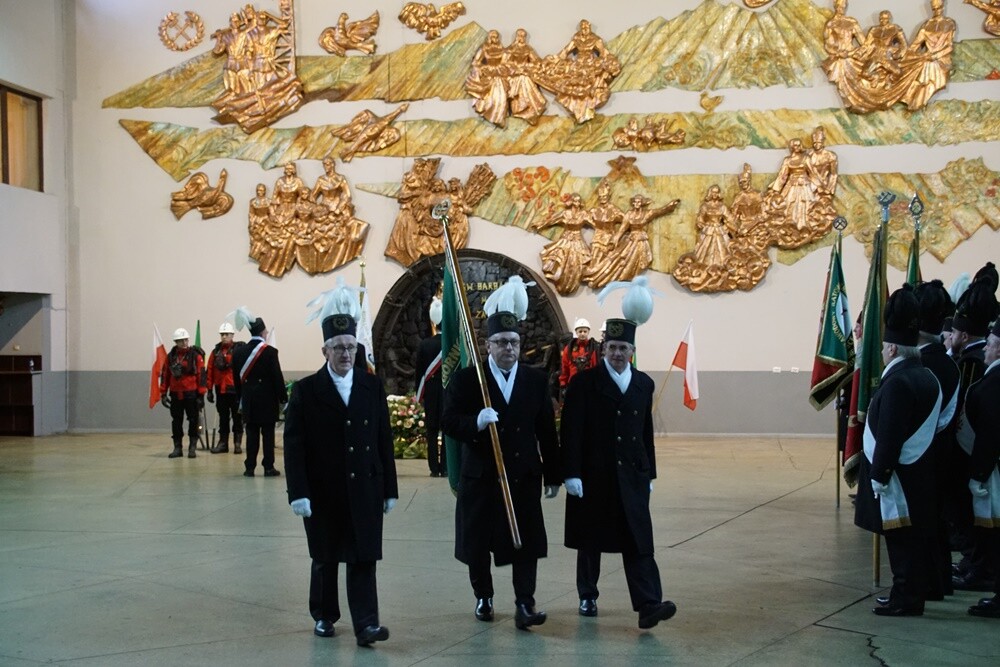 Dzisiaj z okazji Barbórki w całym mieście górnicy świętują. W kościołach odbyły się msze święte w intencji górników oraz ich rodzin. Nie zabrakło na nich kierownictwa kopalni, górników oraz przedstawicieli władz miasta.
