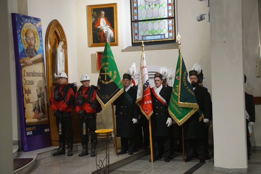 Dzisiaj z okazji Barbórki w całym mieście górnicy świętują. W kościołach odbyły się msze święte w intencji górników oraz ich rodzin. Nie zabrakło na nich kierownictwa kopalni, górników oraz przedstawicieli władz miasta.