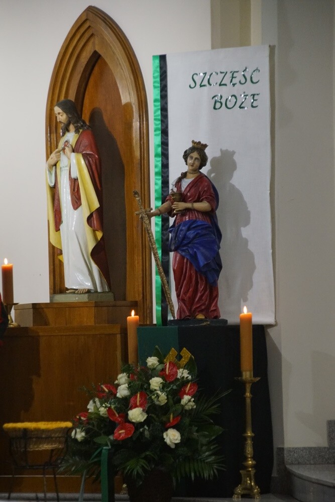 Dzisiaj z okazji Barbórki w całym mieście górnicy świętują. W kościołach odbyły się msze święte w intencji górników oraz ich rodzin. Nie zabrakło na nich kierownictwa kopalni, górników oraz przedstawicieli władz miasta.