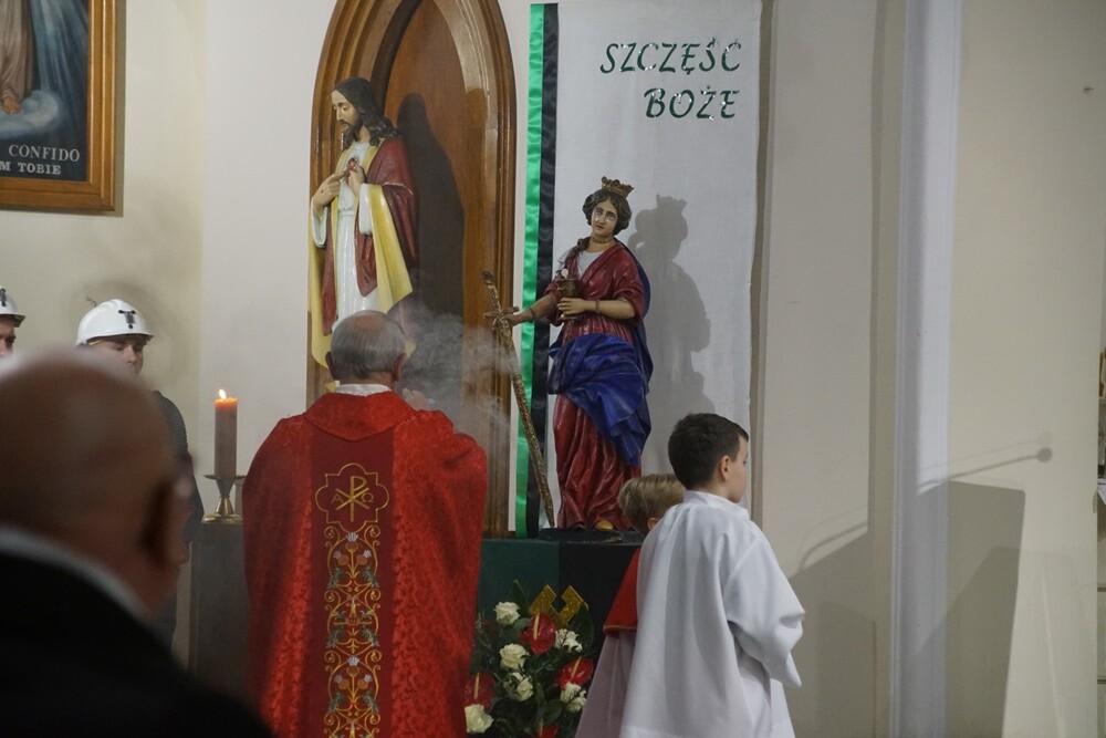 Dzisiaj z okazji Barbórki w całym mieście górnicy świętują. W kościołach odbyły się msze święte w intencji górników oraz ich rodzin. Nie zabrakło na nich kierownictwa kopalni, górników oraz przedstawicieli władz miasta.